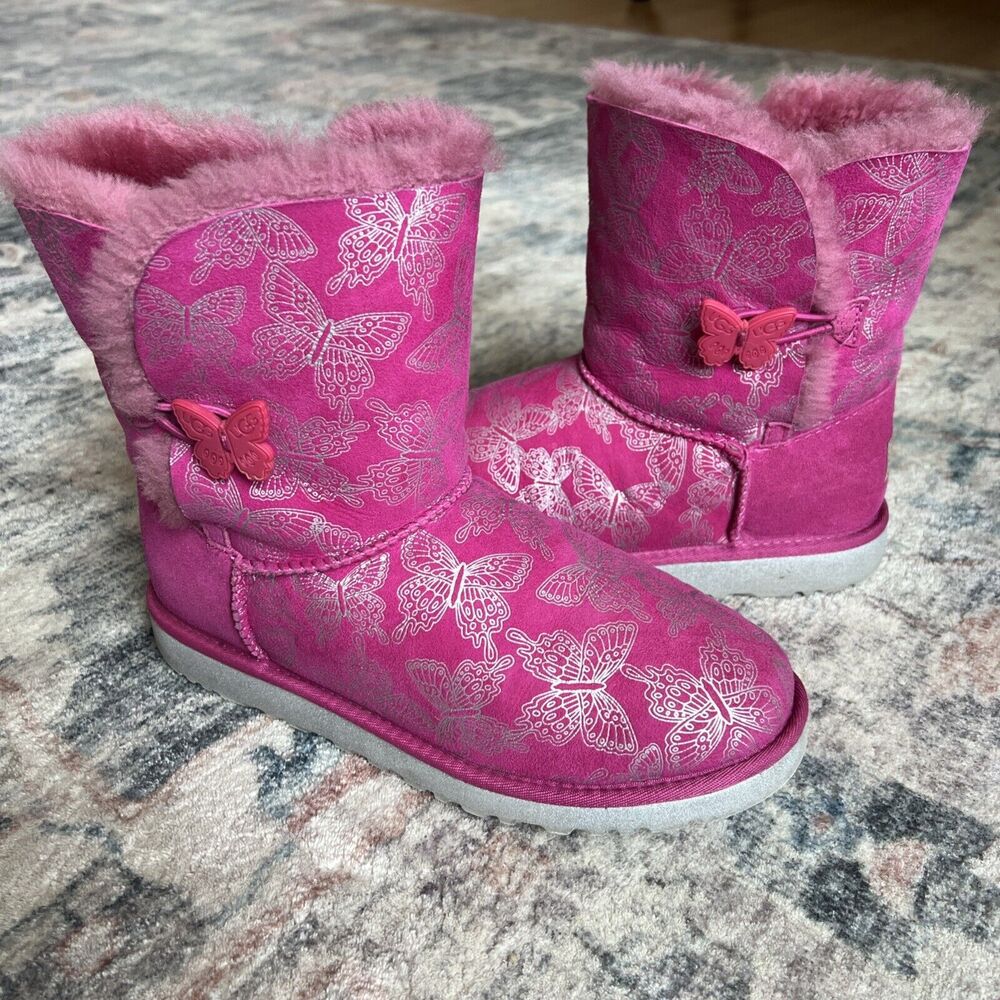 Womens UGG Boots K Bailey Button Butterfly Raspberry & Silver RSPS Sz 6 Fits 7.5